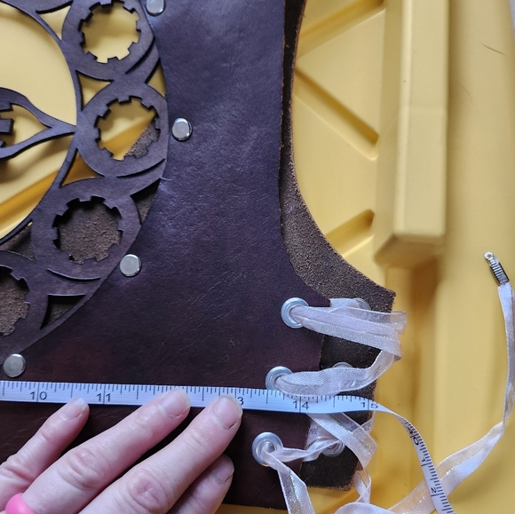 Leather crop vest - Picture 4 of 4